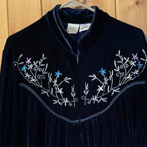 JMS FLOOR LENGTH VELVETY HOUSE ROBE. ZIPPER, EMBROIDERY. SZ XL.